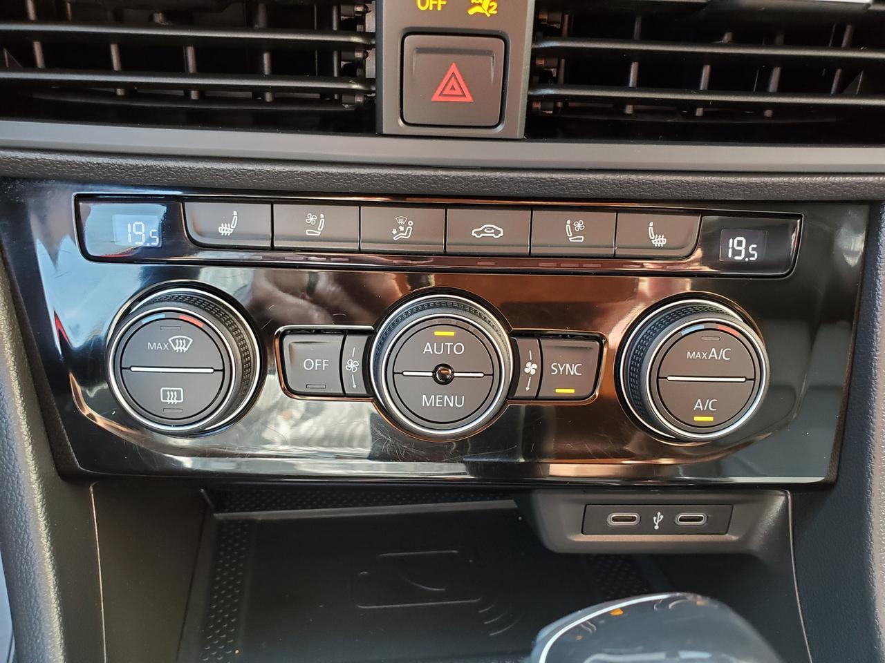 2022 Volkswagen Jetta Highline NAVI/LEATHER/PANO ROOF  CALL BELLEVILLE Photo