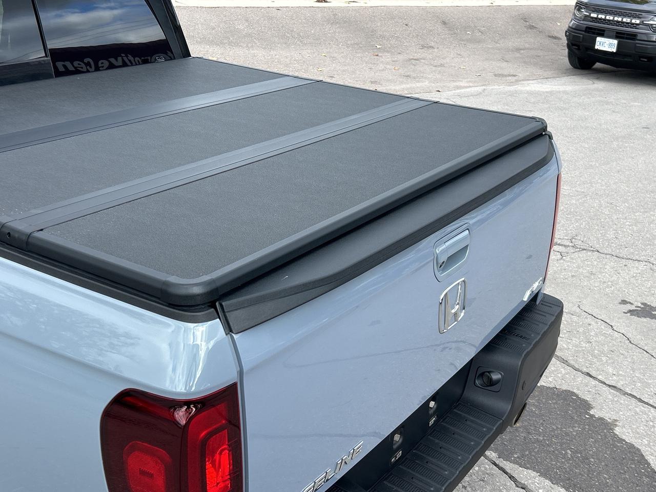 2022 Honda Ridgeline Black Edition FULLY LOADED!! CALL BELLEVILLE 66KM! Photo