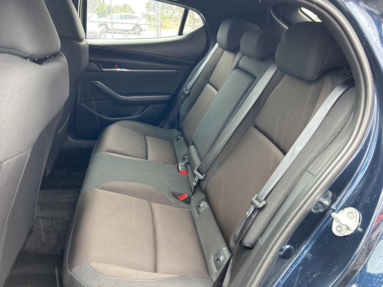 2025 Mazda Mazda3 Sport GS SPORT HATCH/AUTO *CALL BELLEVILLE 613-961-8848 Photo