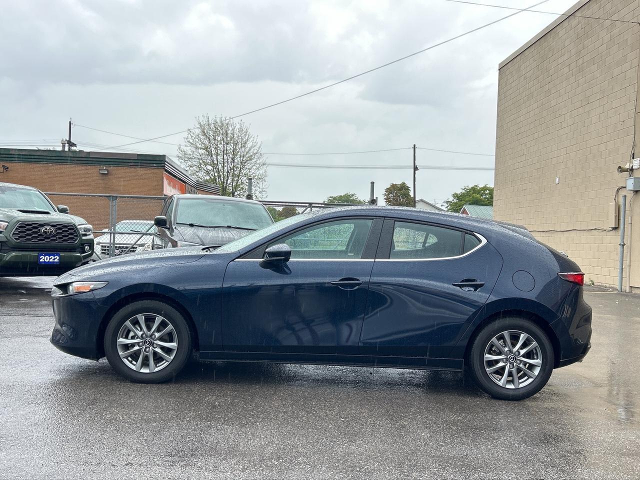 2025 Mazda Mazda3 Sport GS SPORT HATCH/AUTO *CALL BELLEVILLE 613-961-8848 Photo