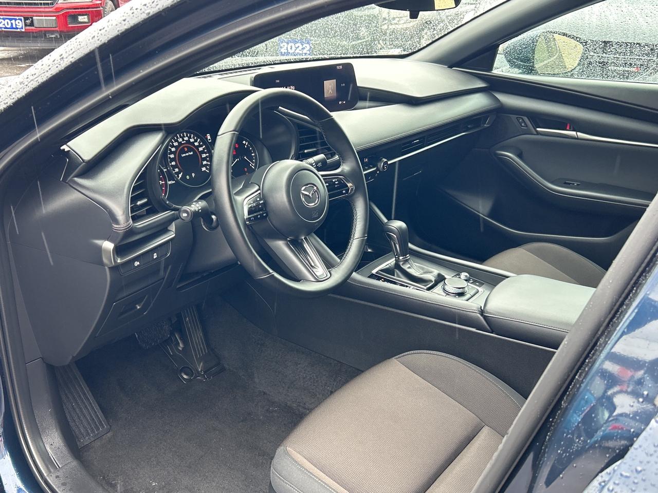 2025 Mazda Mazda3 Sport GS SPORT HATCH/AUTO *CALL BELLEVILLE 613-961-8848 Photo