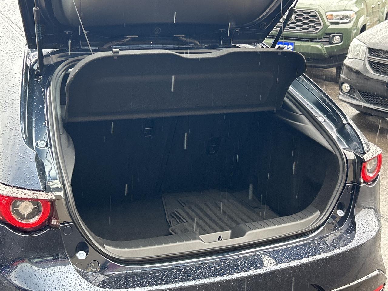 2025 Mazda Mazda3 Sport GS SPORT HATCH/AUTO *CALL BELLEVILLE 613-961-8848 Photo