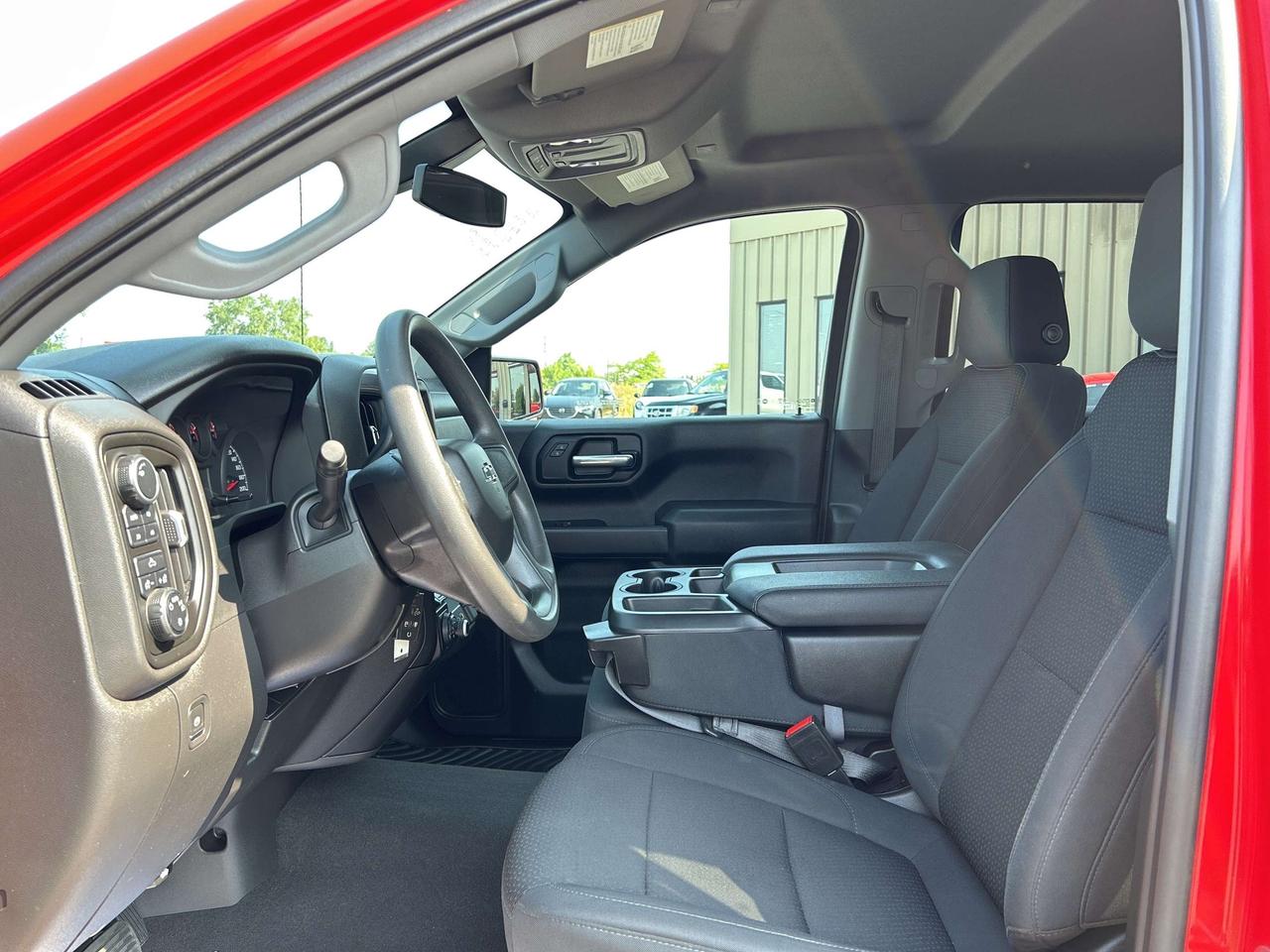 2022 Chevrolet Silverado 1500 Custom Trail Boss  CALL NAPANEE 613-354-2100 Photo