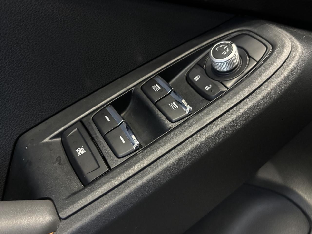 2025 Subaru Crosstrek LIMITED   DEALER DEMO   CLEAN CARFAX  NAVI SUNROOF Photo