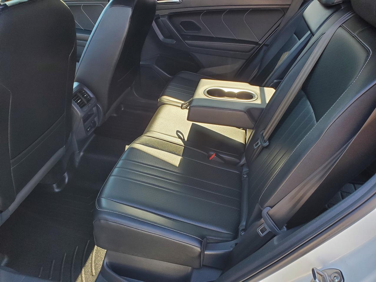 2022 Volkswagen Tiguan Comfortline R-Line Black Edition  **CALL NAPANEE Photo