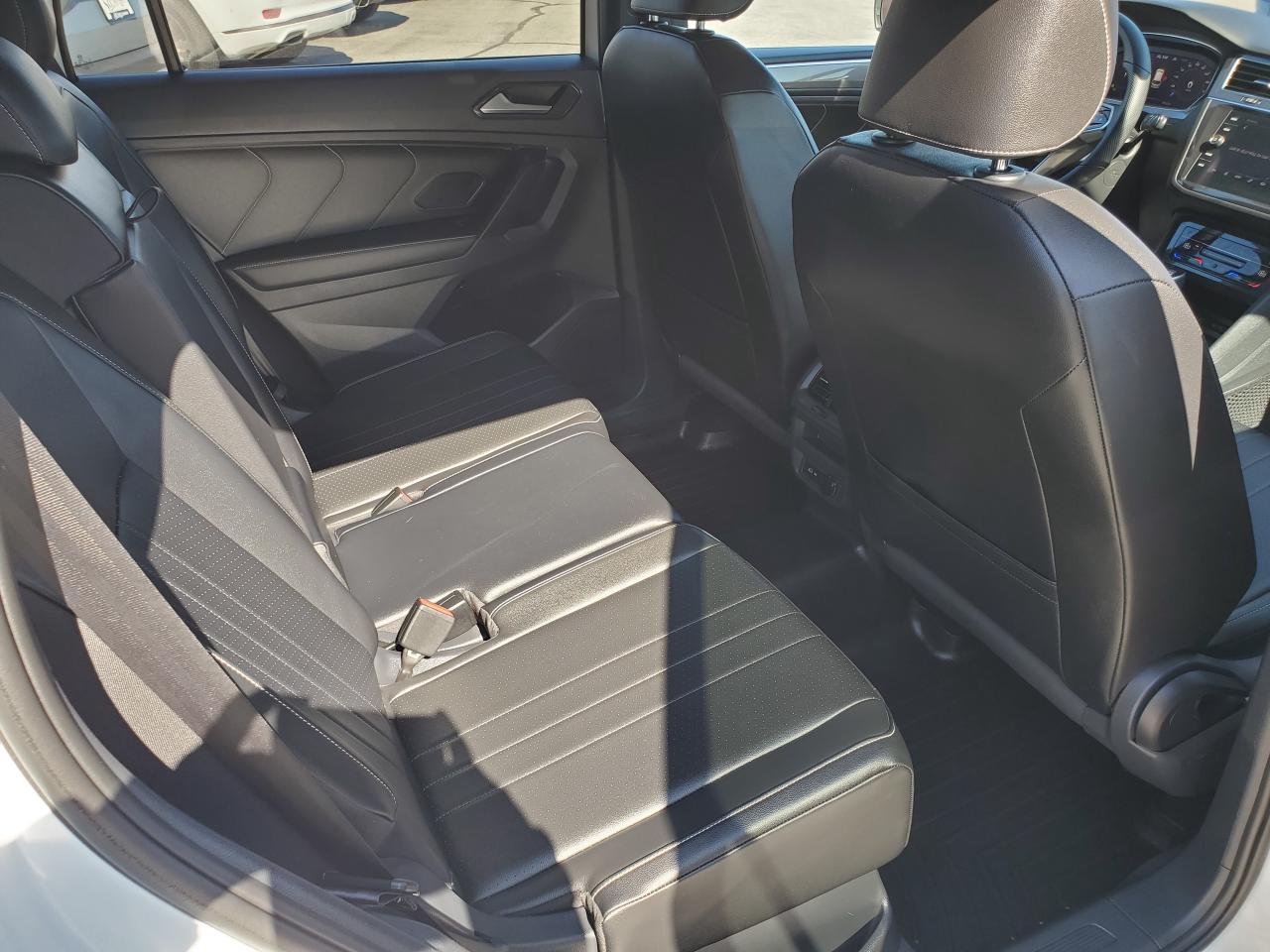 2022 Volkswagen Tiguan Comfortline R-Line Black Edition  **CALL NAPANEE Photo