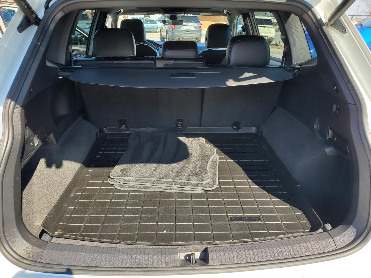 2022 Volkswagen Tiguan Comfortline R-Line Black Edition  **CALL NAPANEE Photo