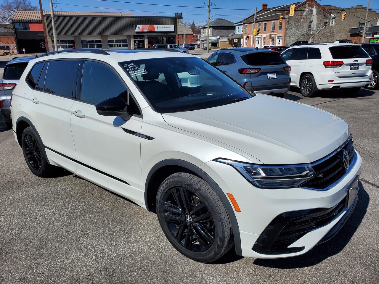 2022 Volkswagen Tiguan Comfortline R-Line Black Edition  **CALL NAPANEE Photo