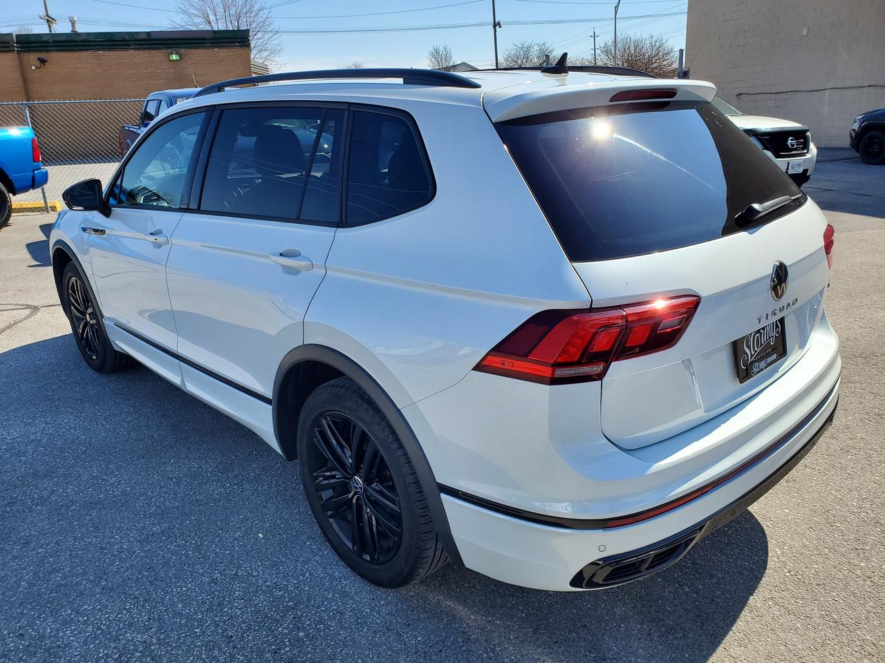 2022 Volkswagen Tiguan Comfortline R-Line Black Edition  **CALL NAPANEE Photo
