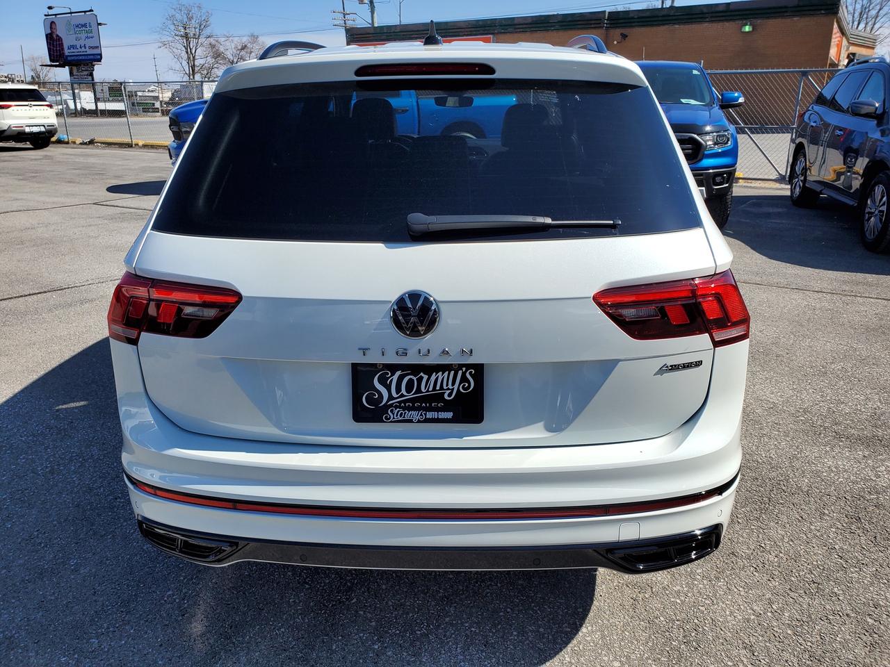 2022 Volkswagen Tiguan Comfortline R-Line Black Edition  **CALL NAPANEE Photo