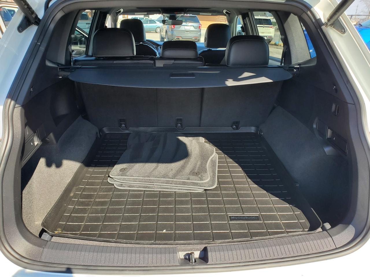 2022 Volkswagen Tiguan Comfortline R-Line Black Edition  **CALL NAPANEE Photo