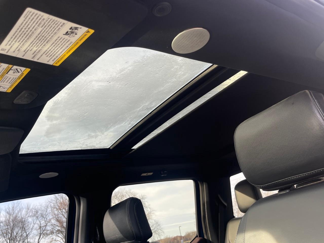 2023 Ford F-150 LARIAT 502A TWIN PANEL SUNROOF Photo