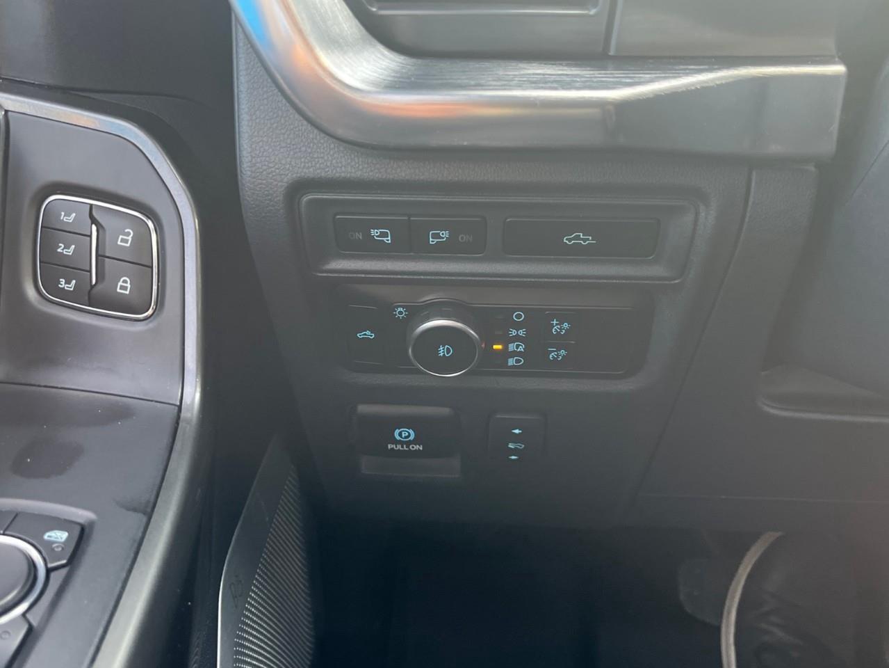 2023 Ford F-150 LARIAT 502A TWIN PANEL SUNROOF Photo