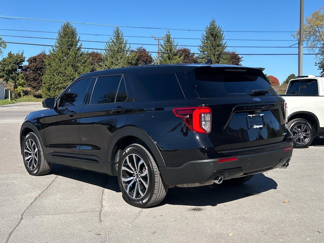 2022 Ford Explorer ST-Line 4X4/LEATHER/NAV/ROOF CALL 613-354-2100 Photo