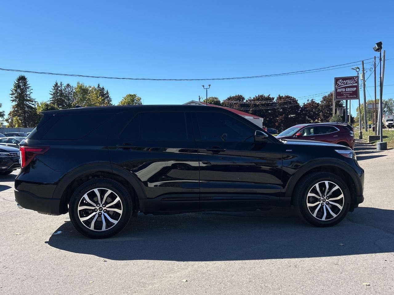 2022 Ford Explorer ST-Line 4X4/LEATHER/NAV/ROOF CALL 613-354-2100 Photo