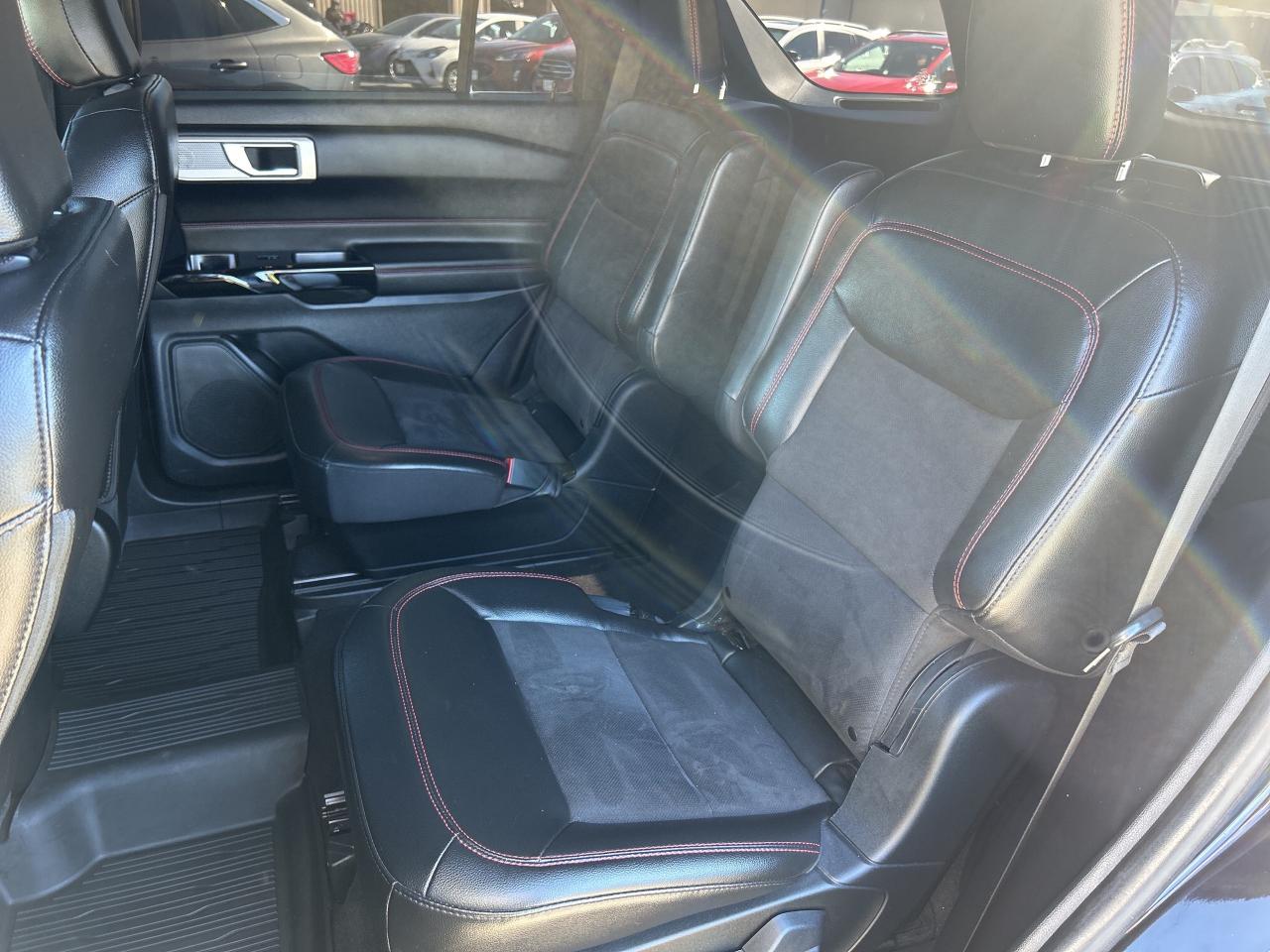 2022 Ford Explorer ST-Line 4X4/REMOTE START/PANO ROOF CALL PICTON 82K Photo