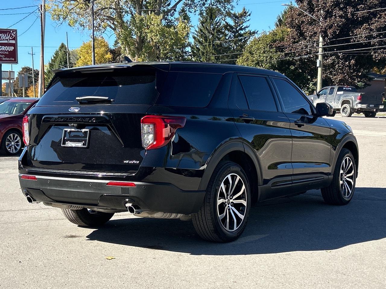 2022 Ford Explorer ST-Line 4X4/LEATHER/NAV/ROOF CALL 613-354-2100 Photo