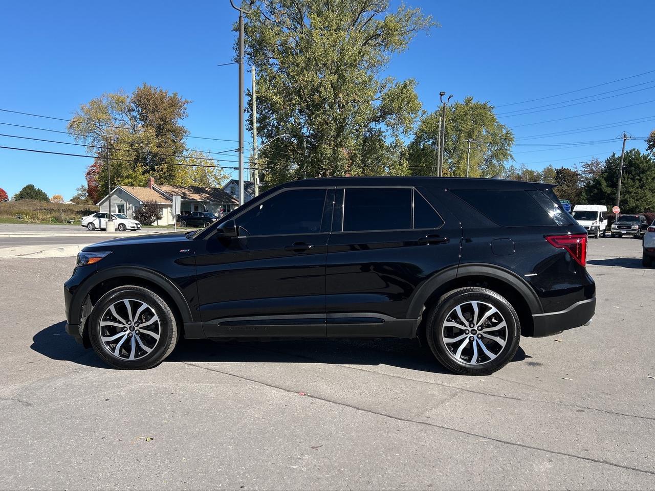 2022 Ford Explorer ST-Line 4X4/LEATHER/NAV/ROOF CALL 613-354-2100 Photo