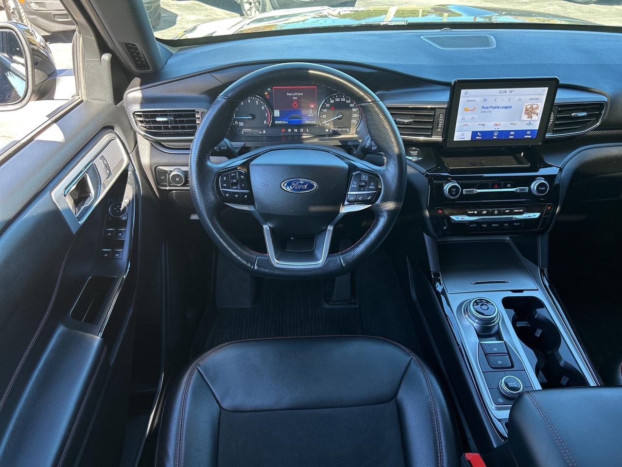 2022 Ford Explorer ST-Line 4X4/LEATHER/NAV/ROOF CALL 613-354-2100 Photo