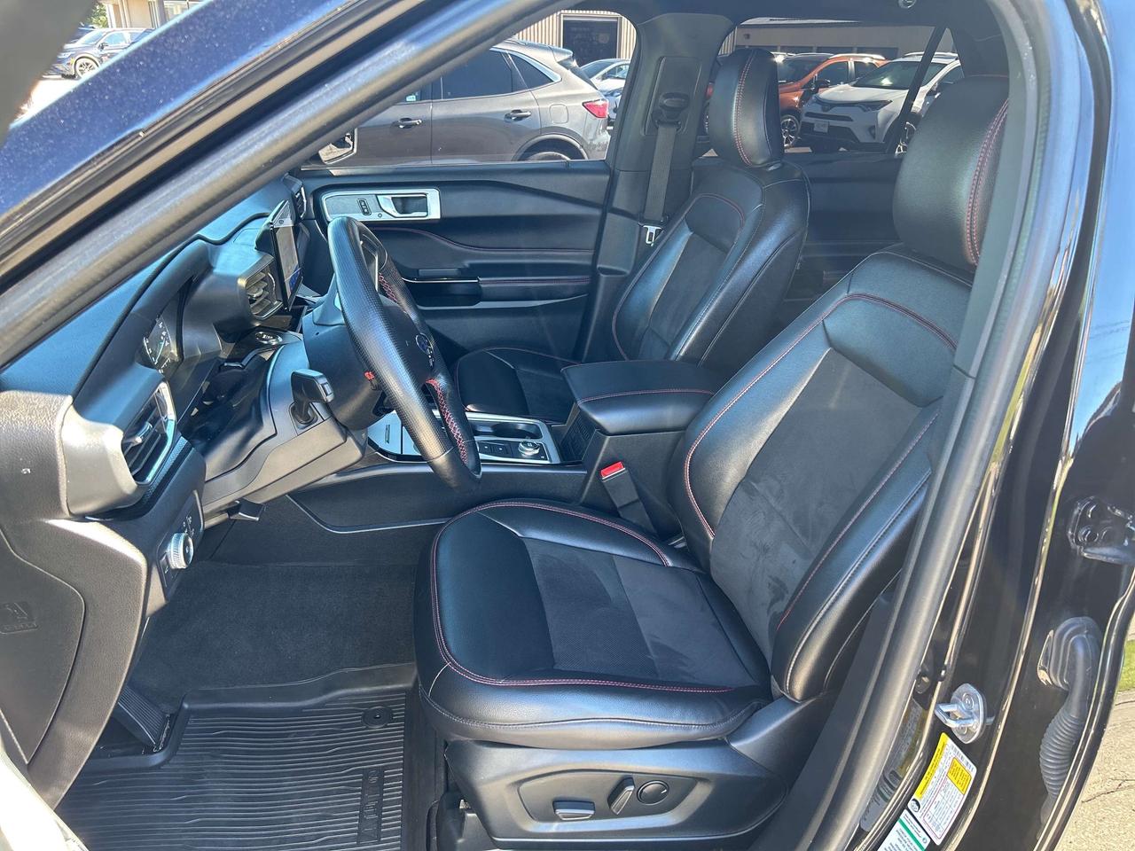 2022 Ford Explorer ST-Line 4X4/LEATHER/NAV/ROOF call NAPANEE Photo