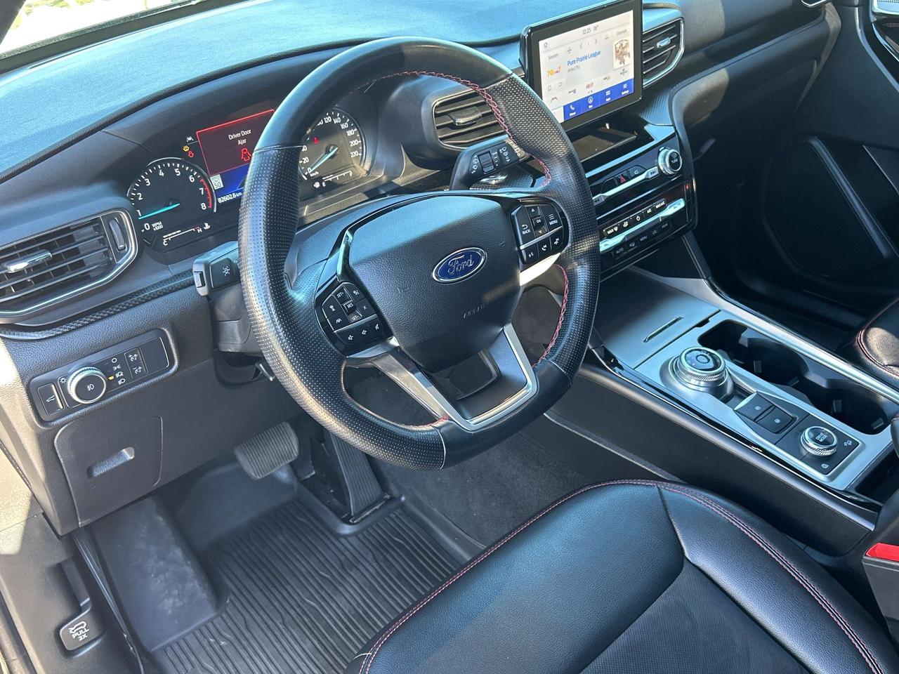 2022 Ford Explorer ST-Line 4X4/LEATHER/NAV/ROOF call NAPANEE Photo