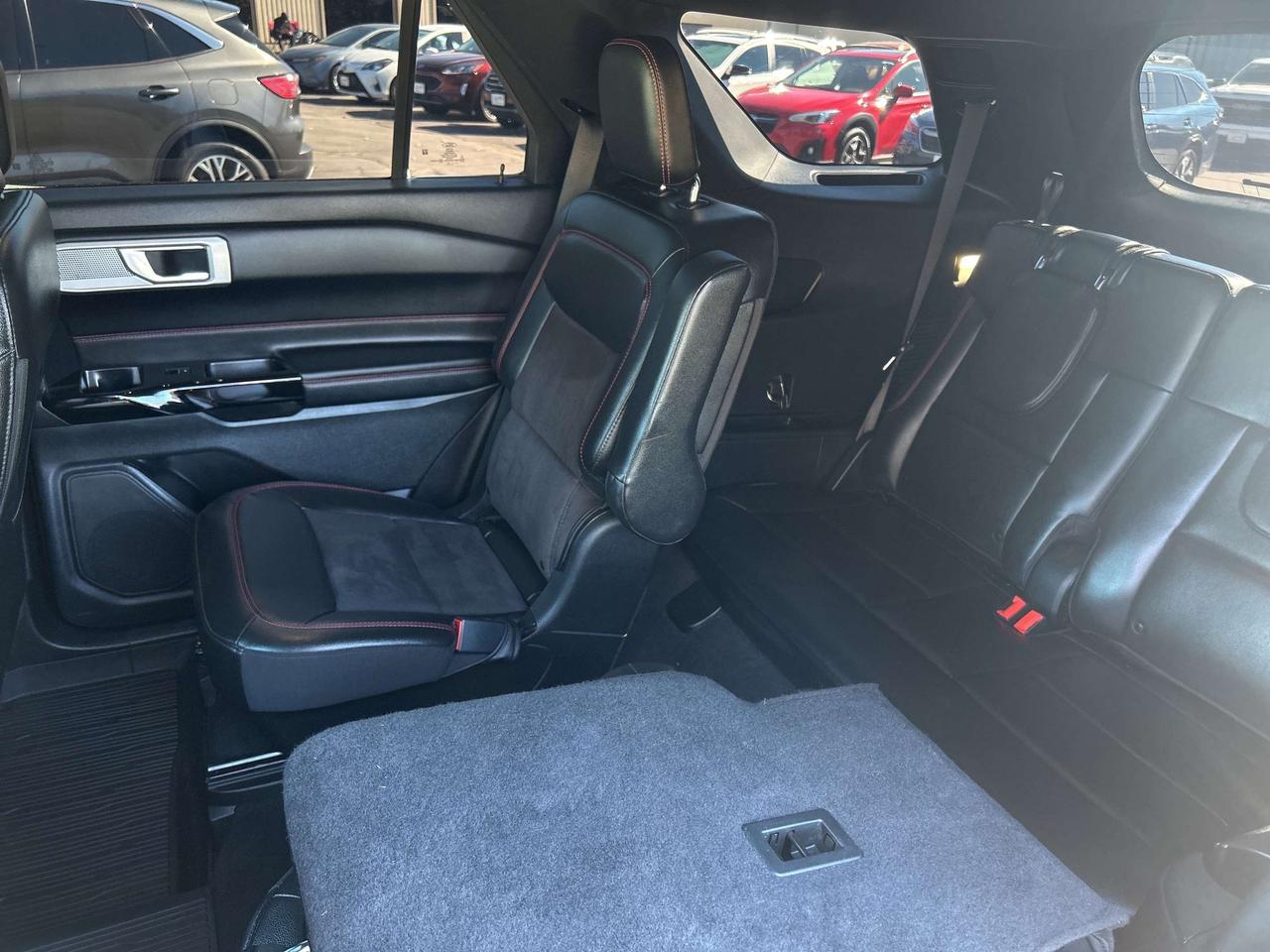 2022 Ford Explorer ST-Line 4X4/LEATHER/NAV/ROOF call NAPANEE Photo