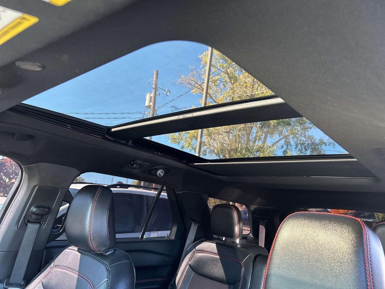 2022 Ford Explorer ST-Line 4X4/LEATHER/NAV/ROOF call NAPANEE Photo
