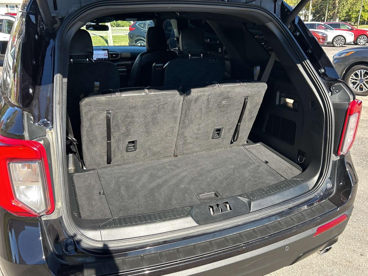 2022 Ford Explorer ST-Line 4X4/LEATHER/NAV/ROOF call NAPANEE Photo