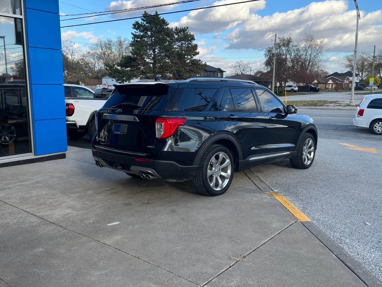 2020 Ford Explorer PLATINUM LOADED LOCAL TRADE! Photo
