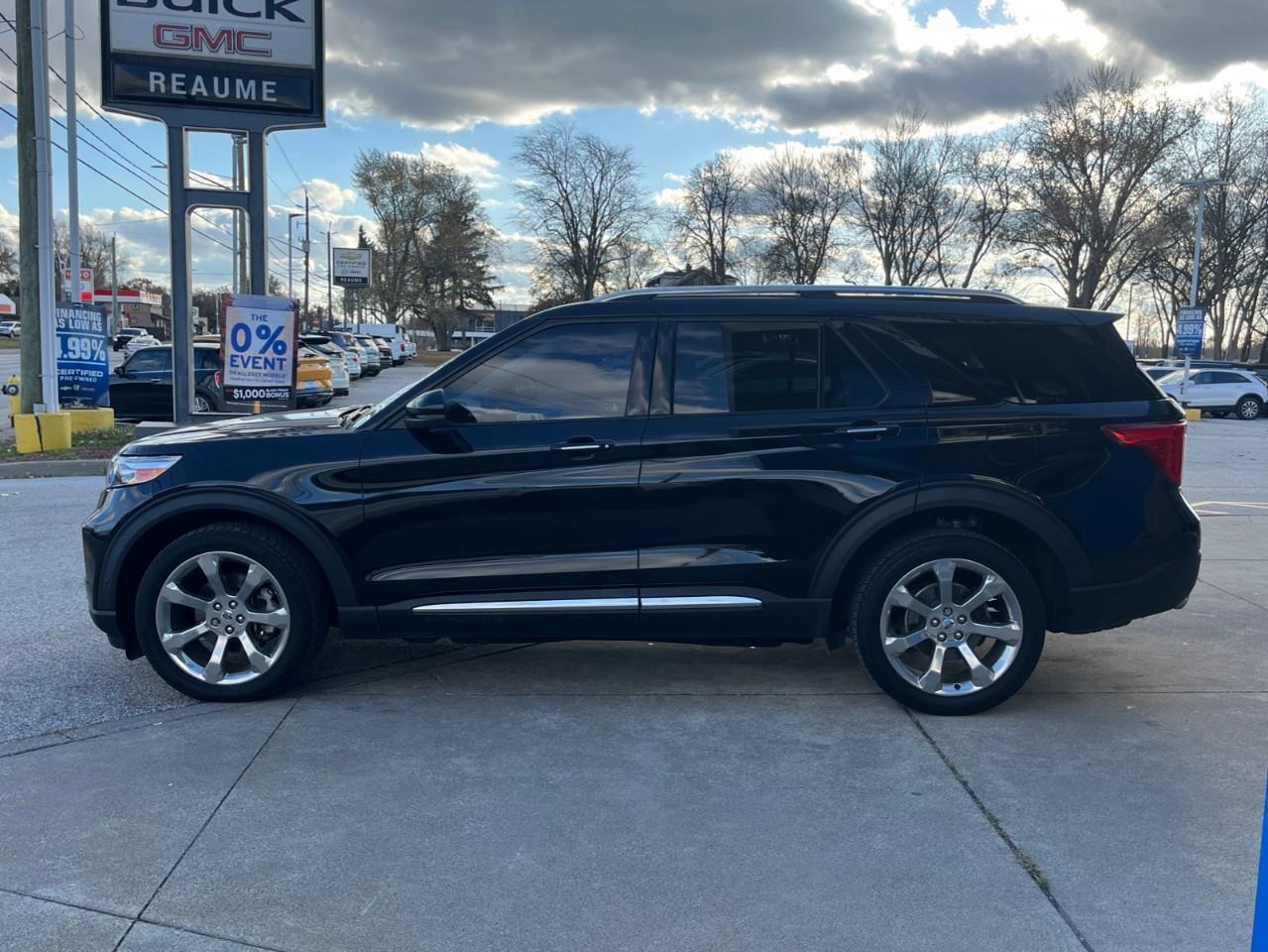2020 Ford Explorer PLATINUM LOADED LOCAL TRADE! Photo