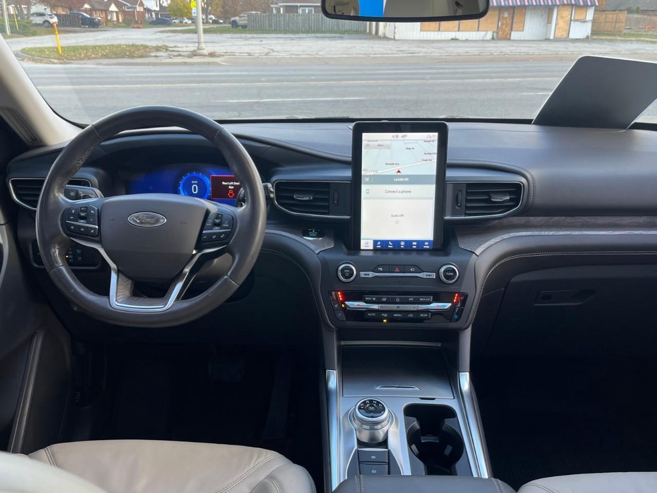 2020 Ford Explorer PLATINUM LOADED LOCAL TRADE! Photo