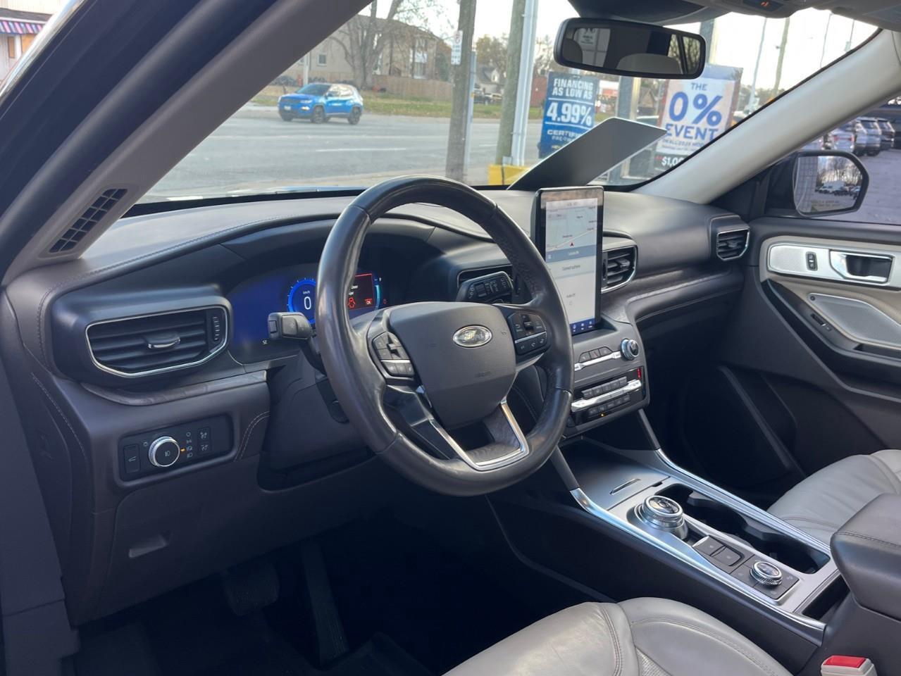 2020 Ford Explorer PLATINUM LOADED LOCAL TRADE! Photo