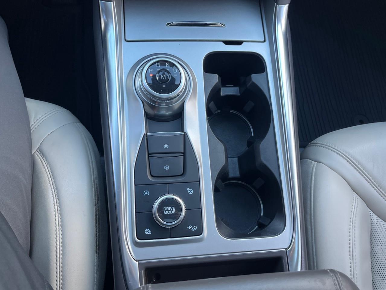 2020 Ford Explorer PLATINUM LOADED LOCAL TRADE! Photo