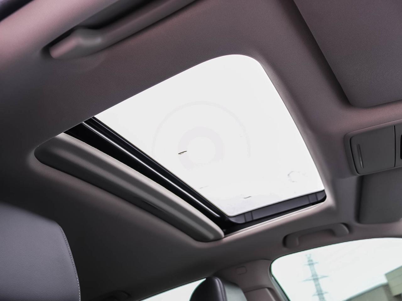 2022 Honda Civic Sedan TOURING   HONDA CERTIFIED   ONE OWNER   CLEAN Photo