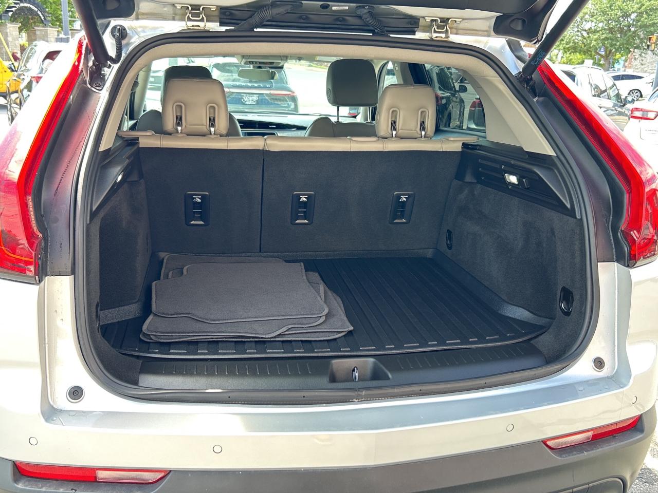 2022 Cadillac XT4 AWD Luxury *** CALL BELLEVILLE 613-961-8848 Photo