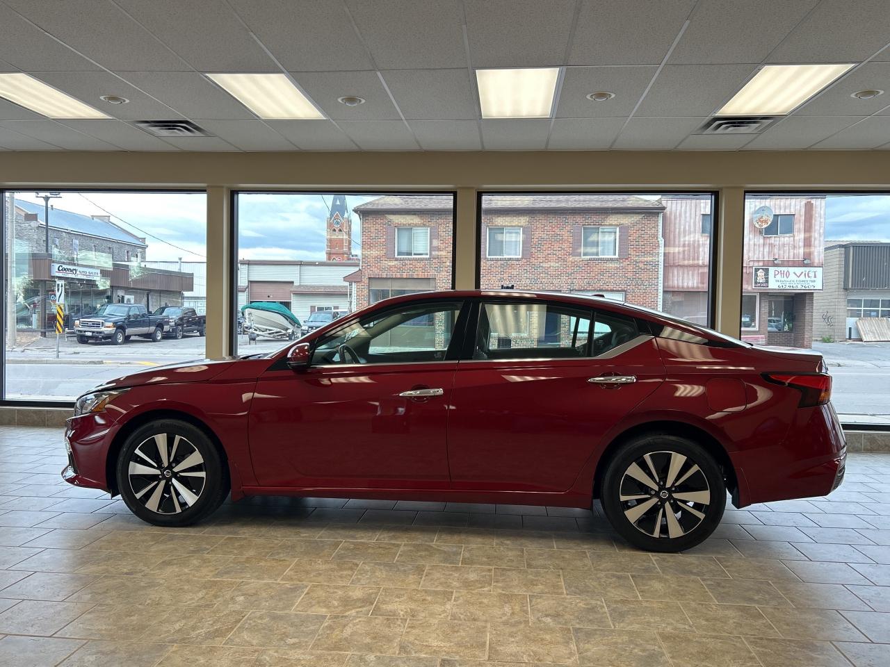 2019 Nissan Altima 2.5 SV AWD/SUNROOF **CALL BELLEVILLE 613-961-8848 Photo
