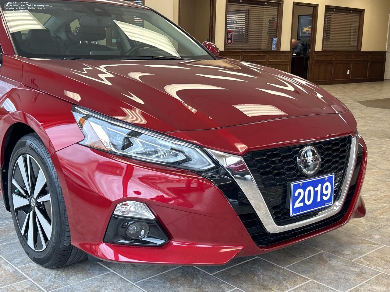 2019 Nissan Altima 2.5 SV AWD/SUNROOF **CALL BELLEVILLE 613-961-8848 Photo