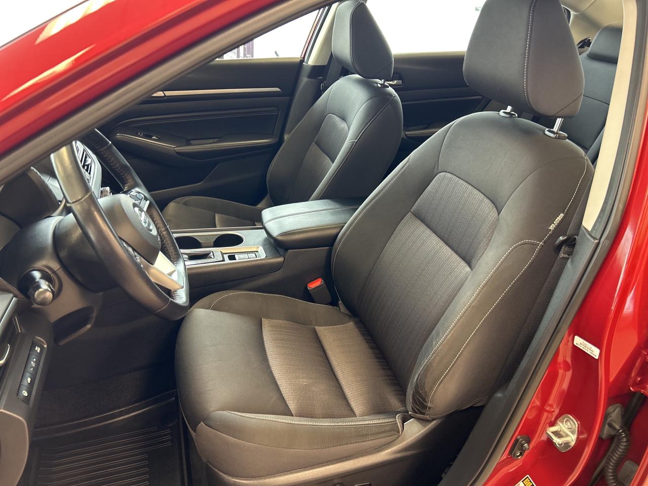 2019 Nissan Altima 2.5 SV AWD/SUNROOF **CALL BELLEVILLE 613-961-8848 Photo