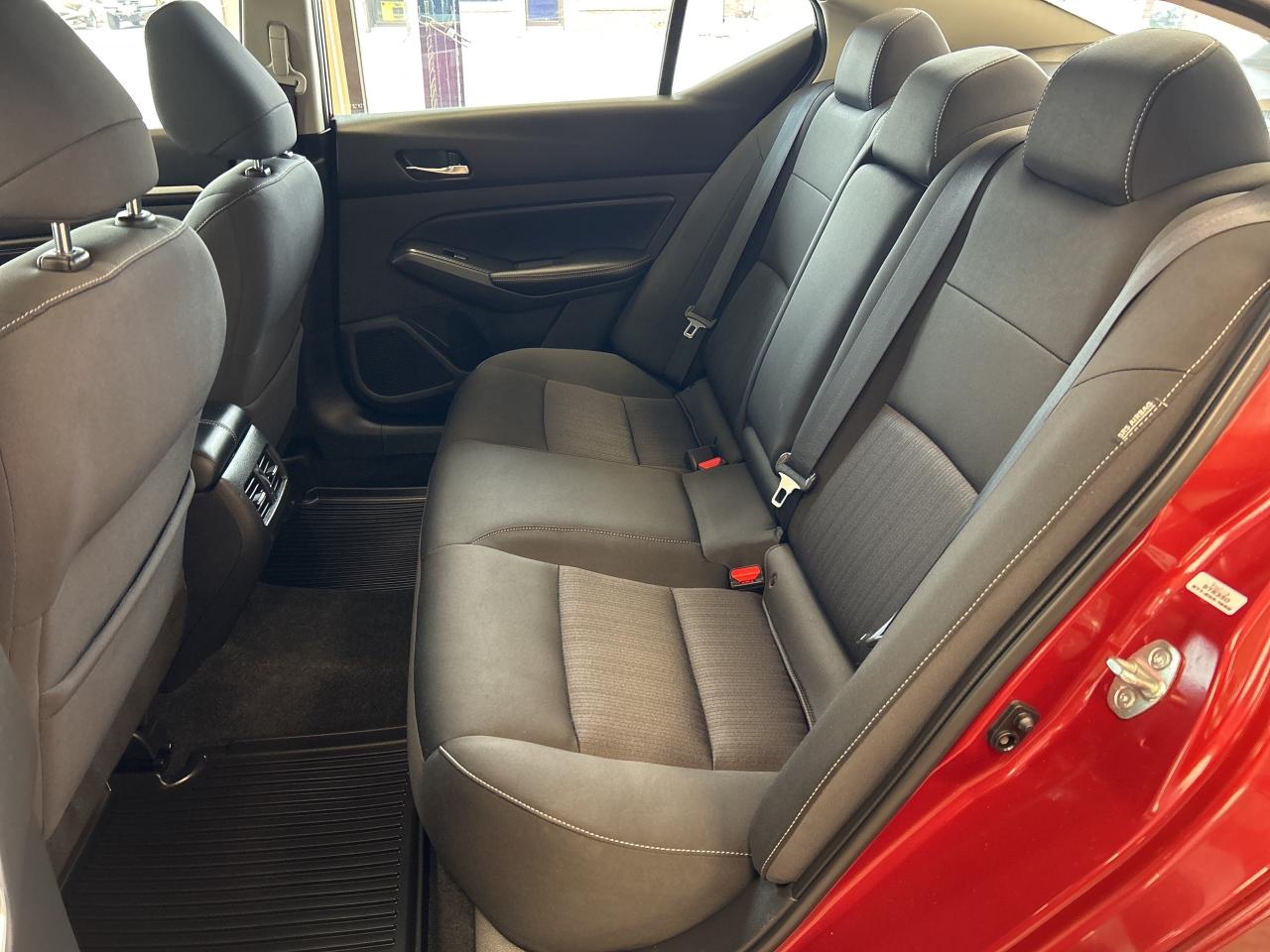 2019 Nissan Altima 2.5 SV AWD/SUNROOF **CALL BELLEVILLE 613-961-8848 Photo