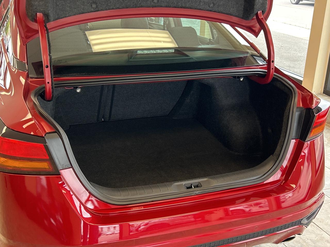 2019 Nissan Altima 2.5 SV AWD/SUNROOF **CALL BELLEVILLE 613-961-8848 Photo