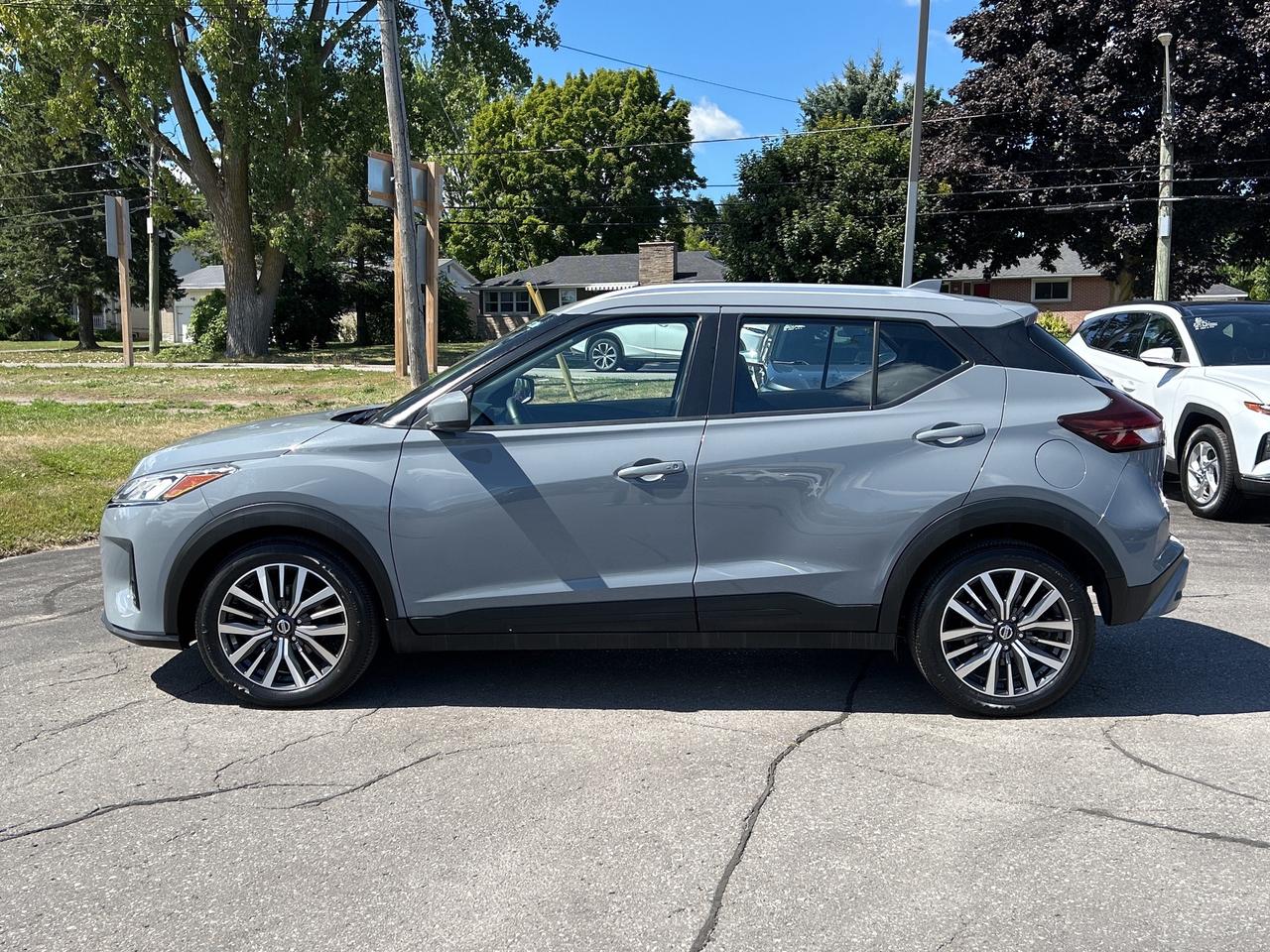2021 Nissan Kicks SV HEATED SEATS/BACKUP CAM CALL 613*961*8848 Photo