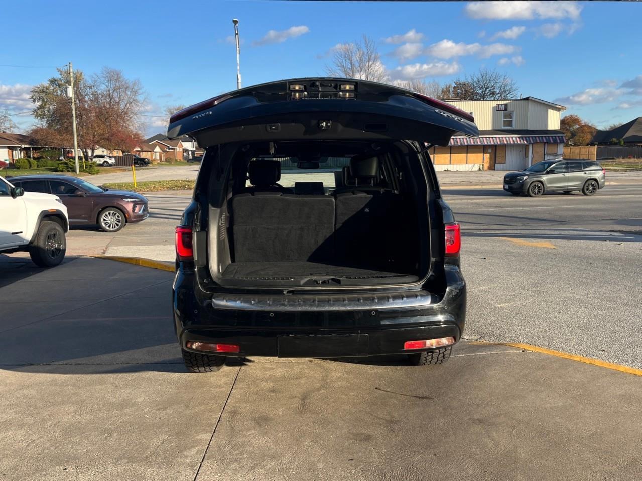 2024 Infiniti QX80 LUXE BEASTLY TRAVELLER WITH ALL THE OPTIONS SAVE B Photo