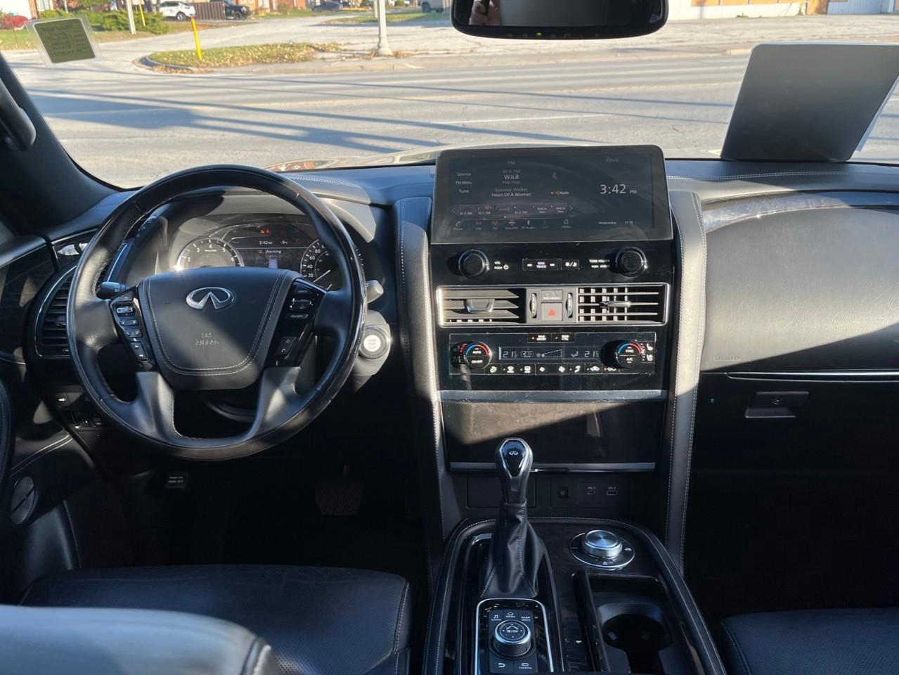 2024 Infiniti QX80 LUXE BEASTLY TRAVELLER WITH ALL THE OPTIONS SAVE B Photo