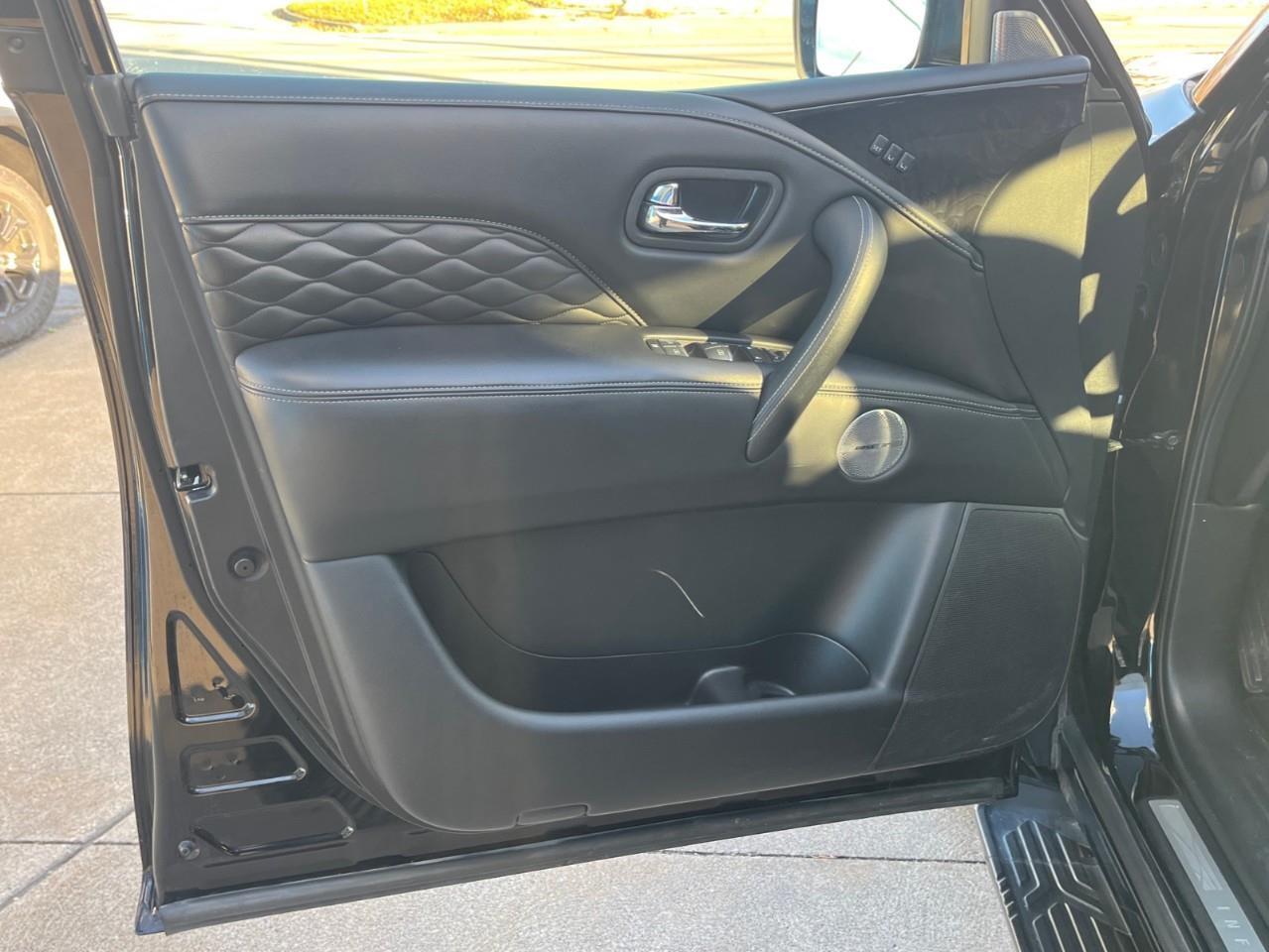 2024 Infiniti QX80 LUXE BEASTLY TRAVELLER WITH ALL THE OPTIONS SAVE B Photo