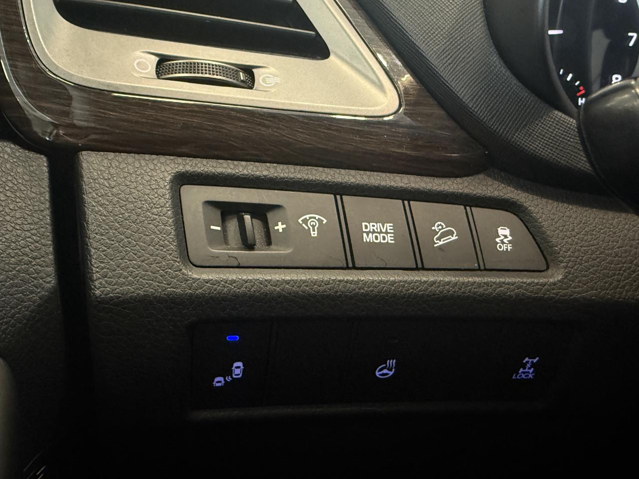 2018 Hyundai Santa Fe Sport SE AWD   1 OWNER   LEATHER   CERTIFIED  BACKUP CAM Photo