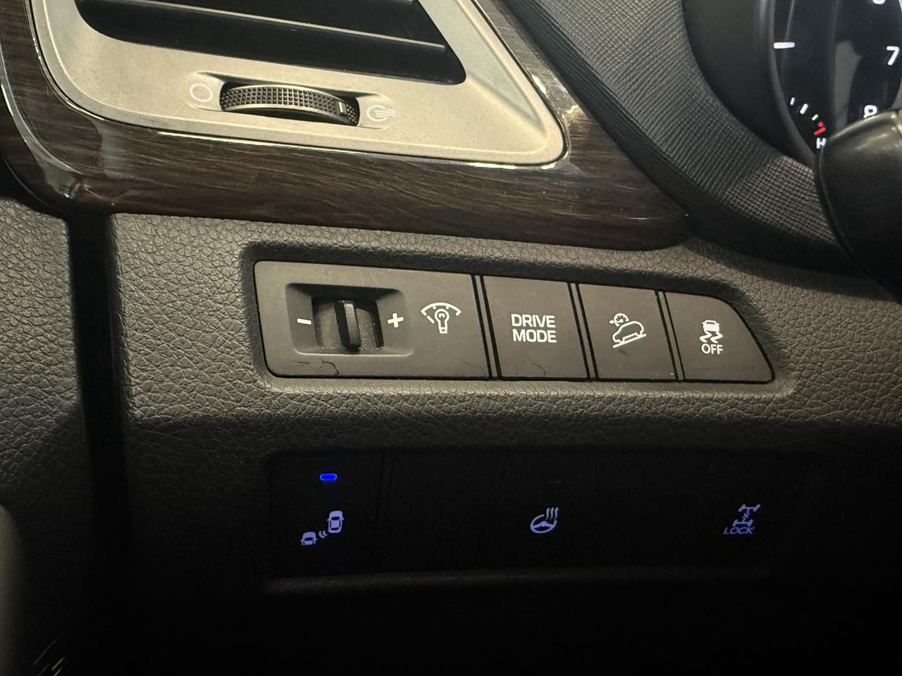 2018 Hyundai Santa Fe Sport SE AWD   1 OWNER   LEATHER   CERTIFIED  BACKUP CAM Photo