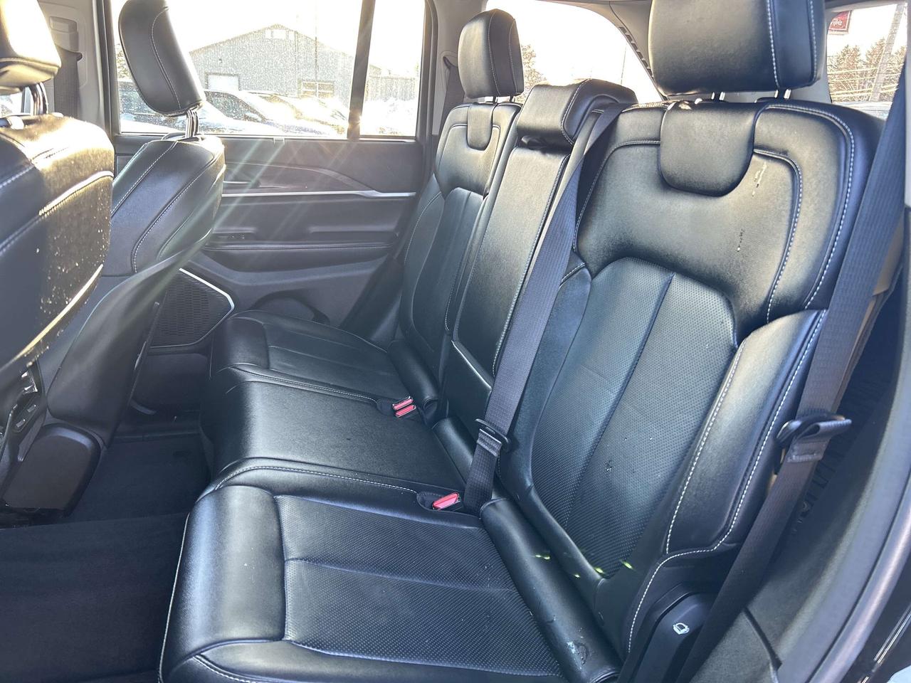 2022 Jeep Grand Cherokee Limited FULLY LOADED!!! CALL PICTON Photo