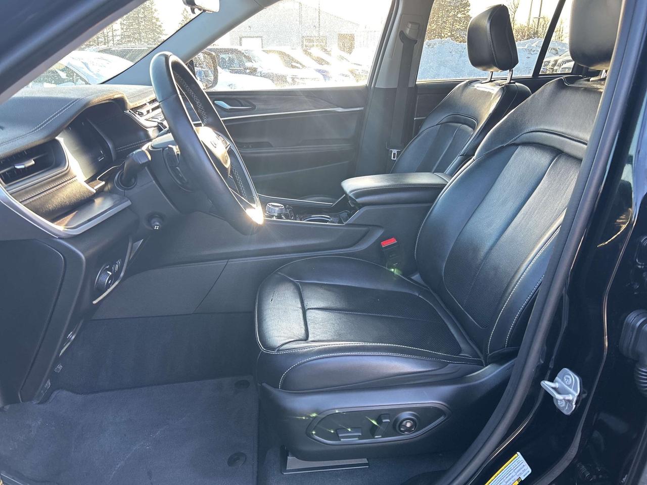 2022 Jeep Grand Cherokee Limited FULLY LOADED!!! CALL PICTON Photo