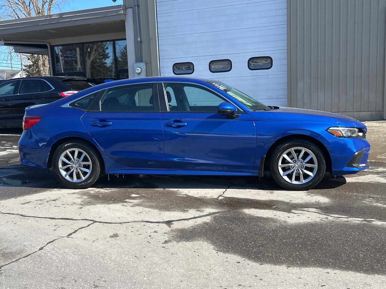 2022 Honda Civic Sedan EX/ROOF/HTD SEATS-WHEEL CALL NAPANEE 613-354-2100 Photo