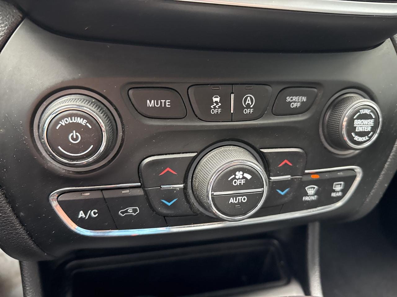 2019 Jeep Cherokee Limited Photo